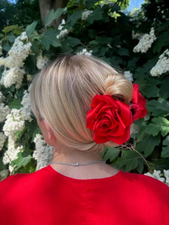 Solar Eclipse Rosen Haarklammer Satin rot