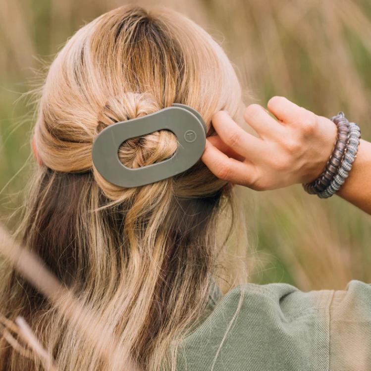 Teleties Flat Round Clip medium Sage It Ain't So