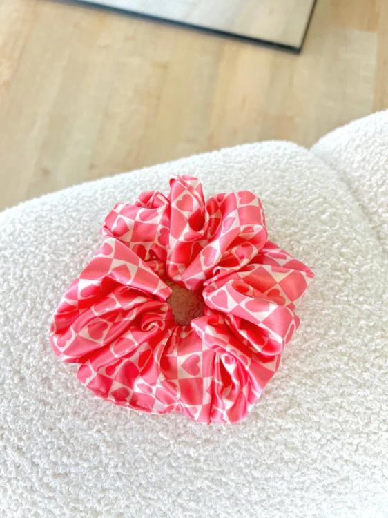 Beyond Scrunchies Pink Heart Checker groß