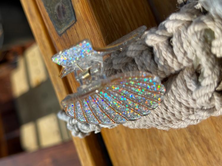 By Vivi Muschel Haarklammer Silber Glitzer