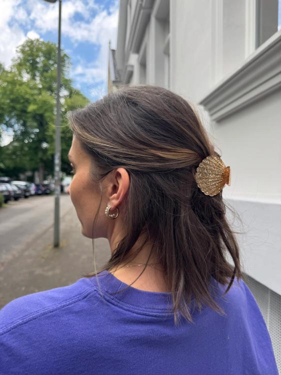 By Vivi Muschel Haarklammer Gold Glitzer
