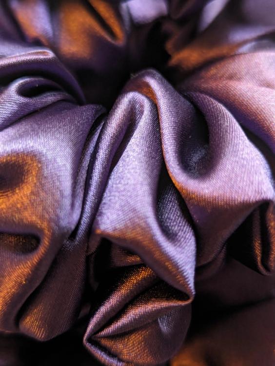 What a bun! Scrunchie Mini Satin Violet