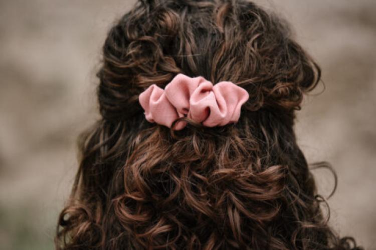 Hairjewelz by Elle  Scrunclip  Linnen Rose