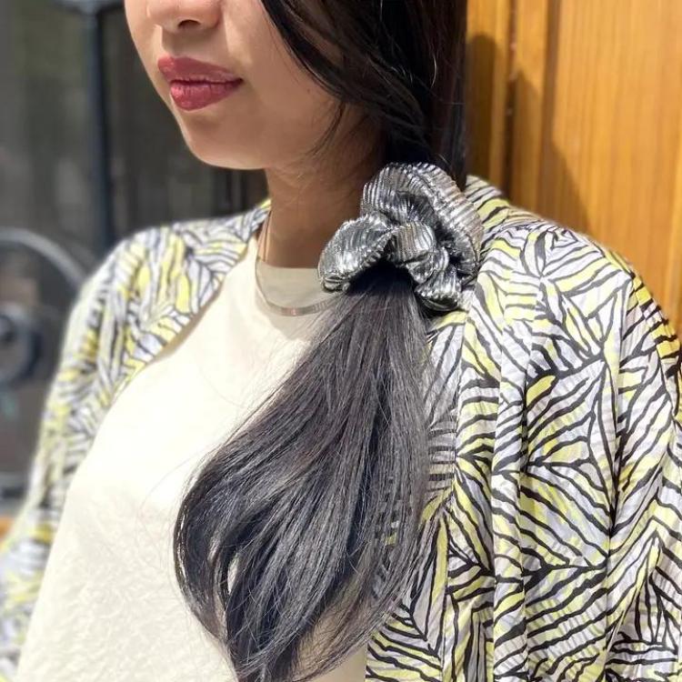 Laure Derrey Scrunchie Plisse silberfarben