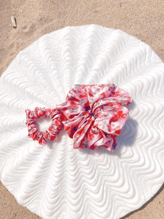 Beyond Scrunchies Strawberry Lover groß