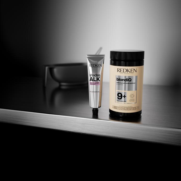 Redken Blond IQ Calibrated Anti-Brass Lightener 9+