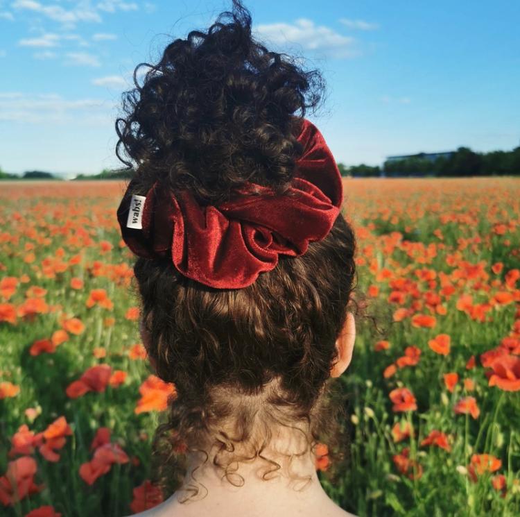 What a bun! Scrunchie Medium Velvet Red