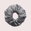 Laure Derrey Scrunchie Plisse silberfarben