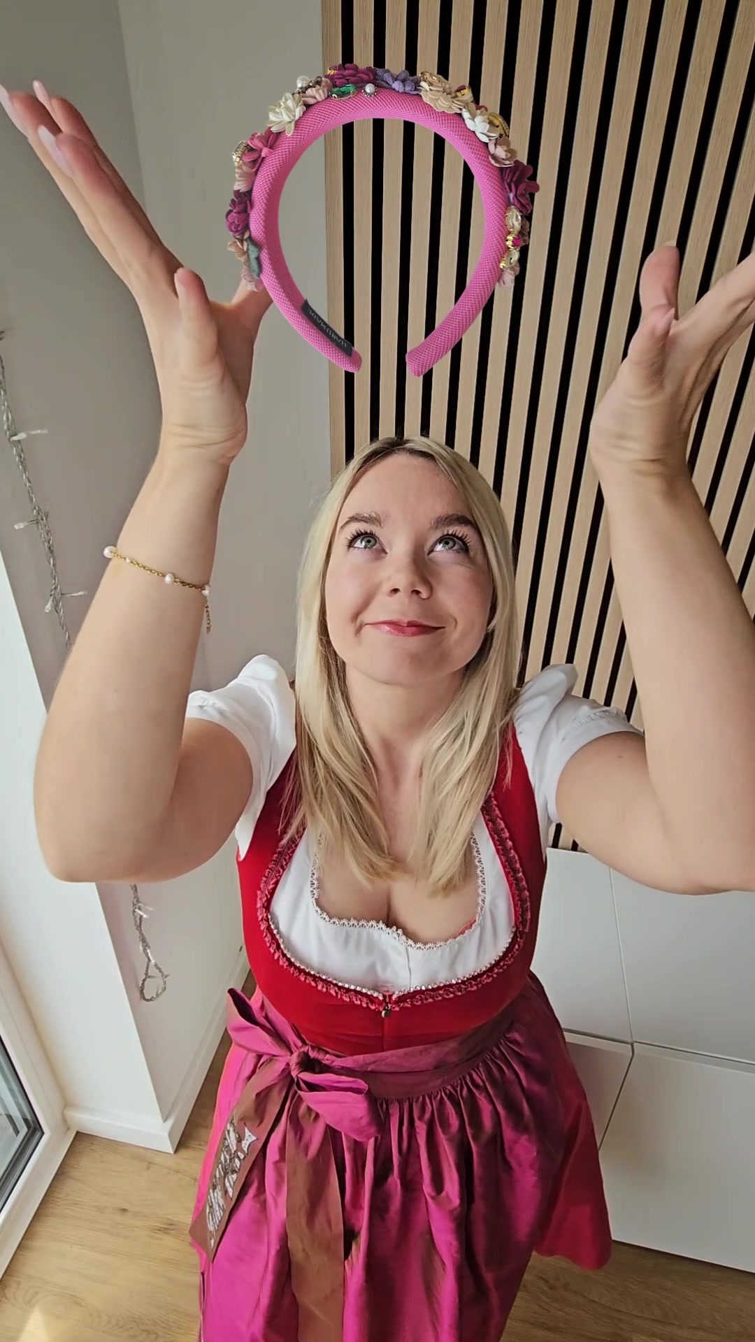 By Vivi Haarreif Blume Rosa